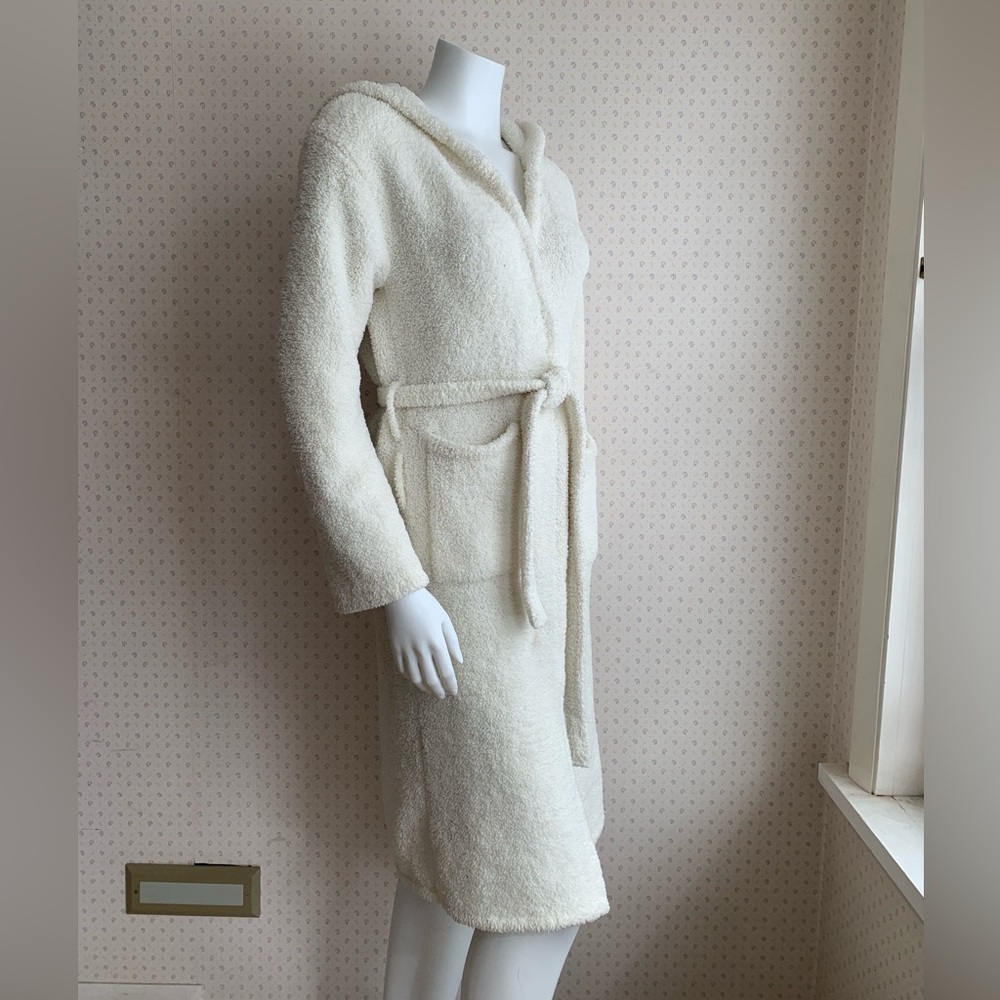 Barefoot Dreams Cream Hooded Plush Robe with Belt - Picture 3 of 9